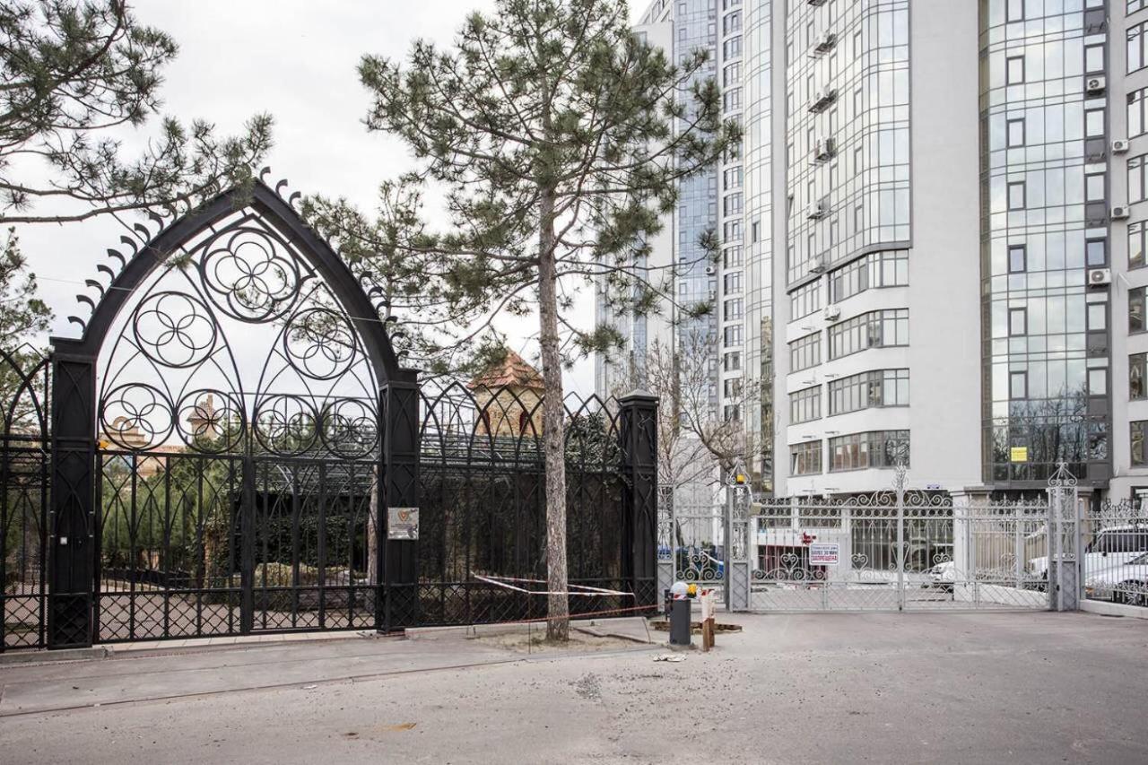 2-Roomed Apartment With Living Room Odessa Exterior foto